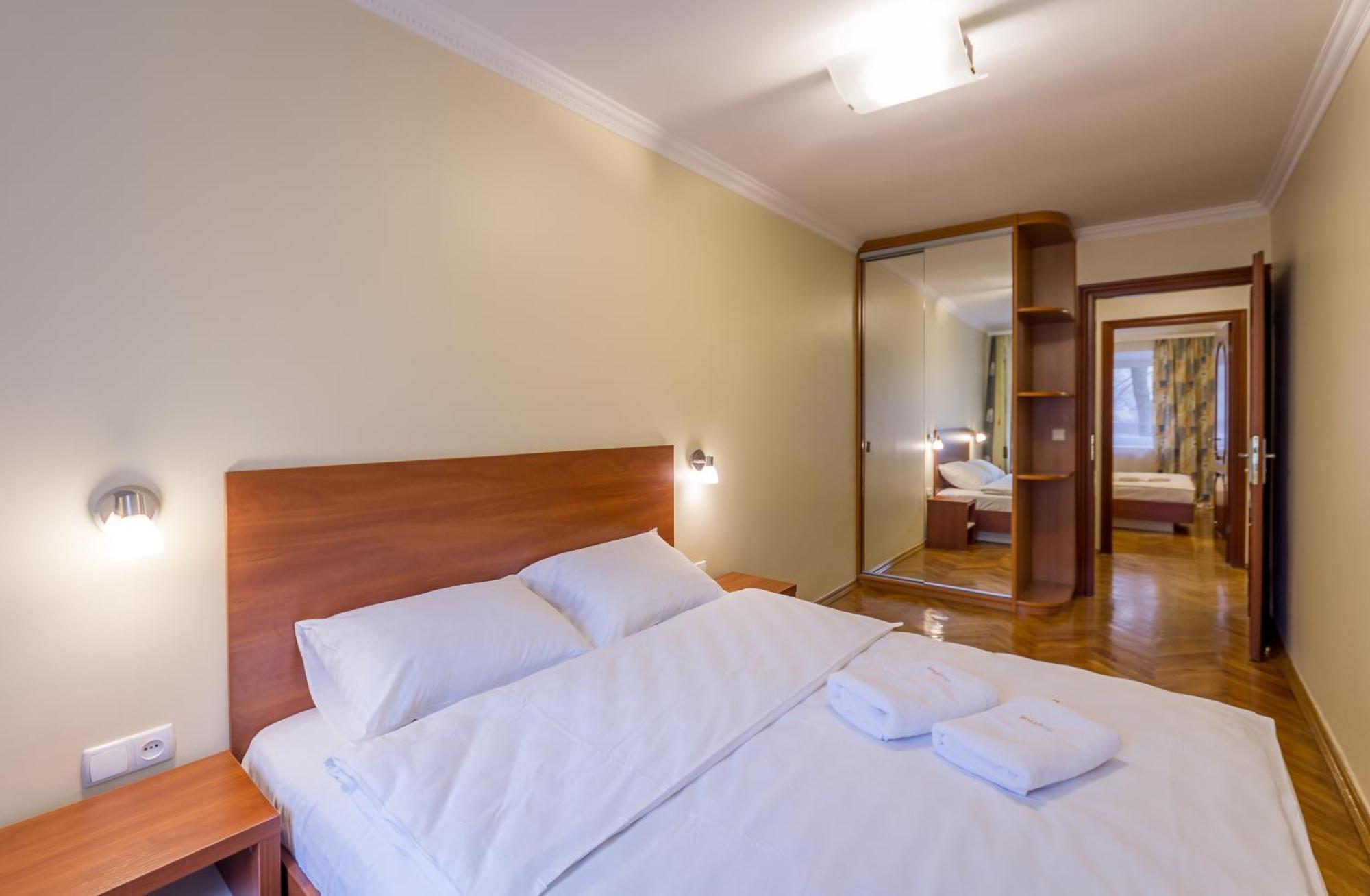 Central Apartments Kiev Esterno foto